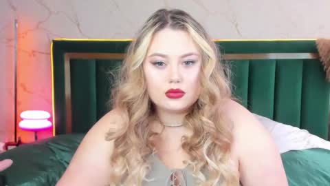 Chloe online show from November 19, 9:09 am