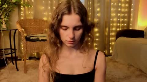 Snapshot of rosalvaulman chatting on June 17, 5:25 pm Kylie online show from June 17, 5:25 pm