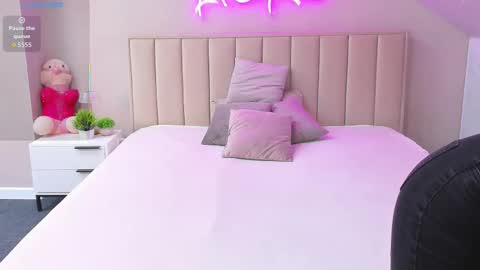 Snapshot of rose_dixon chatting on December 4, 12:09 am Kimberlly online show from December 4, 12:09 am