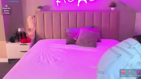 Snapshot of rose_dixon chatting on February 2, 11:58 pm Kimberlly online show from February 2, 11:58 pm