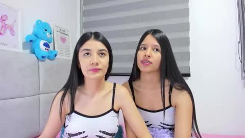 Rose y Miah online show from October 19, 4:35 am