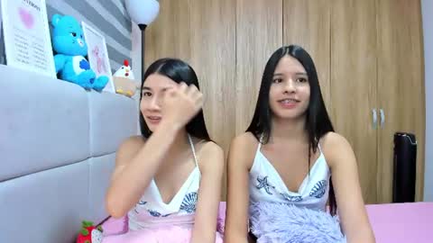 Snapshot of roseandmiah chatting on July 11, 4:26 am Rose y Miah online show from July 11, 4:26 am
