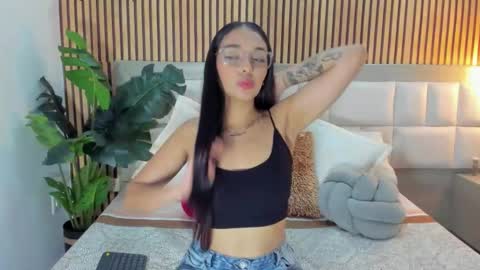 roseaurora online show from February 3, 12:32 pm