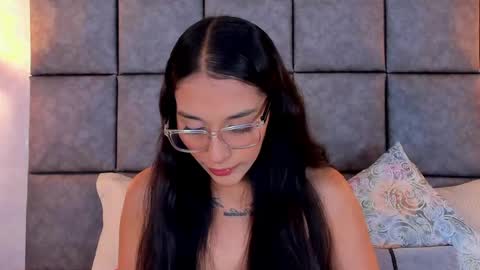 roseaurora online show from May 28, 10:34 am