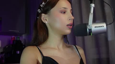 roseess_ online show from January 18, 2:03 am
