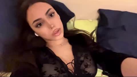 Snapshot of rosenavillifana chatting on December 3, 3:21 pm Mimi online show from December 3, 3:21 pm