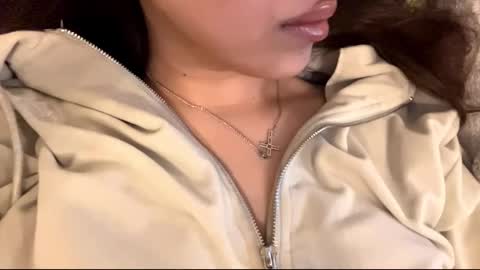 Snapshot of rosenavillifana chatting on December 4, 3:10 pm Mimi online show from December 4, 3:10 pm