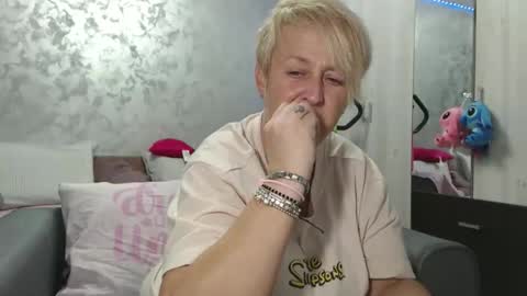 Lovepinklilly online show from April 19, 5:01 pm