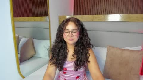 rossie_lanie_ online show from April 18, 7:29 pm