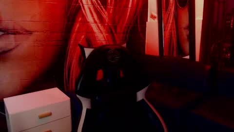 Snapshot of rouse_darkk chatting on April 19, 6:10 pm rouse darkk online show from April 19, 6:10 pm