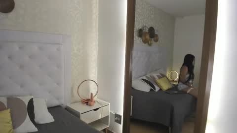 rouse_pink__ online show from March 29, 3:50 am