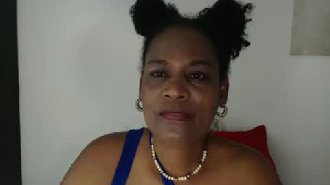 luxa online show from May 25, 1:06 pm