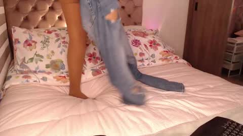 Snapshot of rouss_henao chatting on December 18, 1:50 pm Rouss marie henao online show from December 18, 1:50 pm