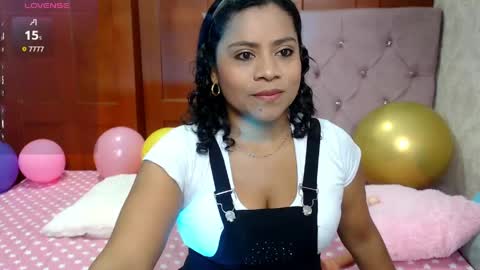 Snapshot of rousse_amber chatting on June 5, 1:50 pm amber online show from June 5, 1:50 pm