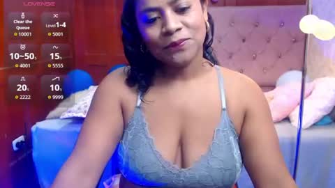 Snapshot of rousse_amber chatting on June 24, 1:43 pm amber online show from June 24, 1:43 pm