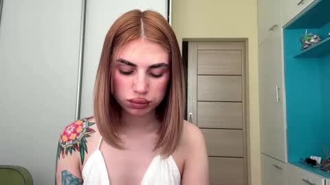 Mia online show from May 26, 10:11 am