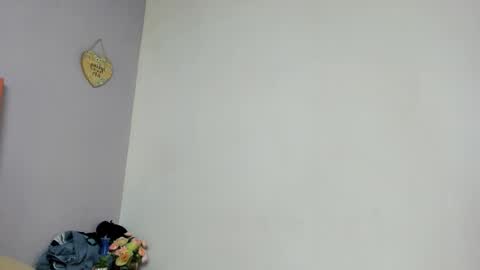 Snapshot of roxanneowens chatting on May 15, 12:12 pm Juliana 3 online show from May 15, 12:12 pm