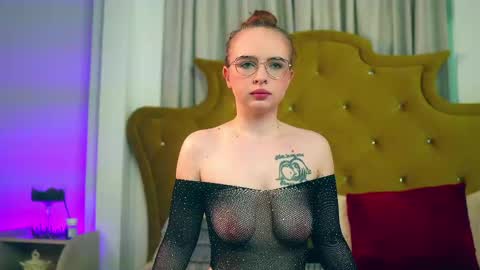 roxiee_vice online show from April 19, 5:18 am