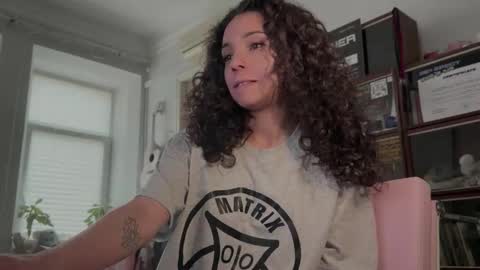 Snapshot of roxieflexie chatting on March 25, 11:27 am Roxie online show from March 25, 11:27 am