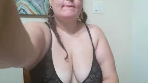 roxiejamesss online show from December 15, 9:41 pm