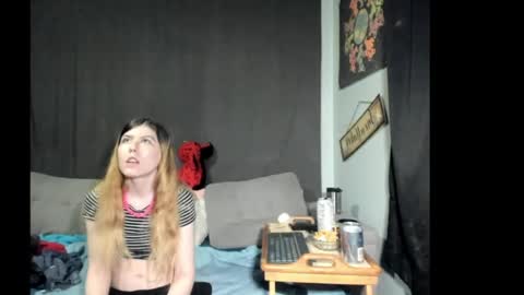 roxihazeleyes online show from April 9, 6:19 am