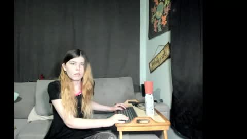 roxihazeleyes online show from May 19, 11:38 am