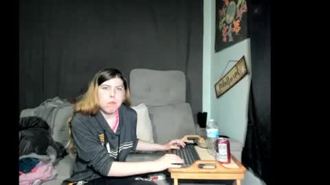 roxihazeleyes online show from May 23, 1:22 am