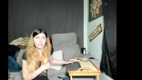 roxihazeleyes online show from May 26, 2:07 am