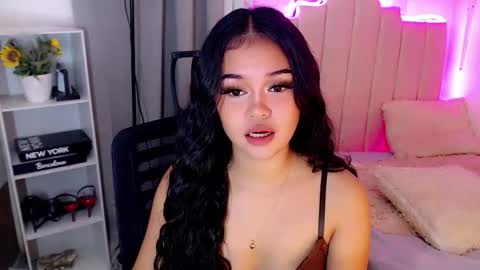 roxxy_blossom online show from November 3, 5:31 am