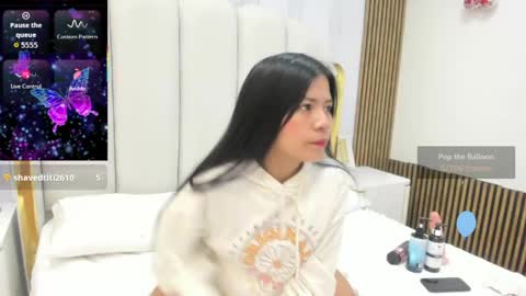 Roxy online show from April 17, 12:08 pm