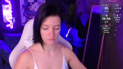 roxy_riot_ online show from April 4, 1:26 am