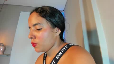 roxy_stone1 online show from June 20, 7:27 pm