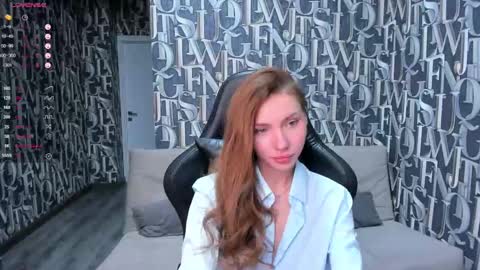 Snapshot of roxy_the_daedevill chatting on December 18, 4:42 am roxy_the_daedevill online show from December 18, 4:42 am