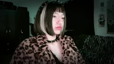 Roxy Independient model Help me to reach 50 thumbs up online show from May 14, 12:28 am
