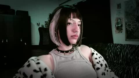 Roxy Independient model Help me to reach 50 thumbs up online show from May 16, 12:18 am