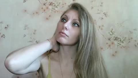 roxyfox18x01 online show from April 5, 8:55 am