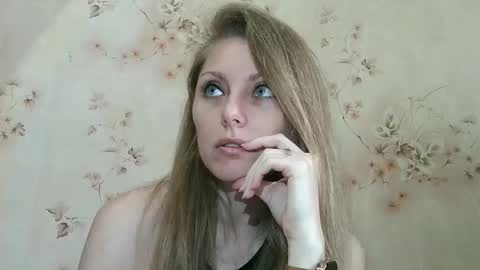 roxyfox18x01 online show from April 10, 5:23 am