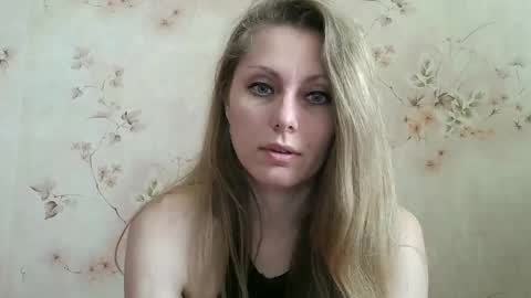 roxyfox18x01 online show from April 16, 8:04 am