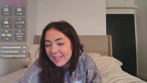 Snapshot of roxylilosh chatting on May 7, 1:11 am Roxy online show from May 7, 1:11 am