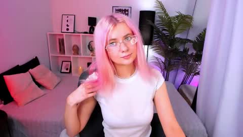 Roxy online show from May 22, 4:56 pm