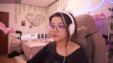 roxysuh online show from May 25, 7:47 am