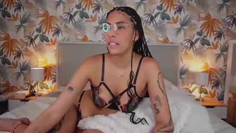 Snapshot of royalechloe chatting on July 16, 7:25 am Chloe online show from July 16, 7:25 am