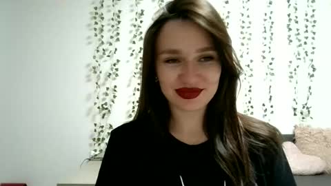 Roza05x online show from June 19, 1:37 pm