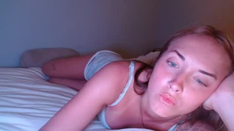 rozzygrace online show from May 19, 1:56 am