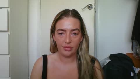 rubyredxxxoxxx online show from December 2, 9:25 am