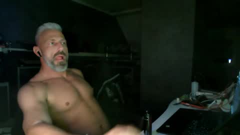 Chico que rico Caliente online show from April 17, 6:16 am