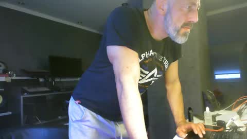 Chico que rico Caliente online show from May 2, 6:24 pm