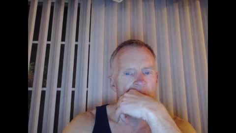 Snapshot of rustyva chatting on November 18, 12:16 am rustyva online show from November 18, 12:16 am