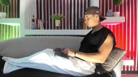 Snapshot of ryangreys01 chatting on September 29, 3:44 am Ryan online show from September 29, 3:44 am