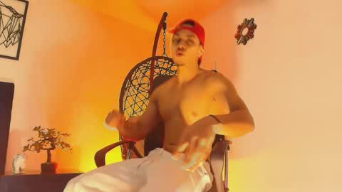 Snapshot of ryangreys01 chatting on October 1, 3:45 am Ryan online show from October 1, 3:45 am